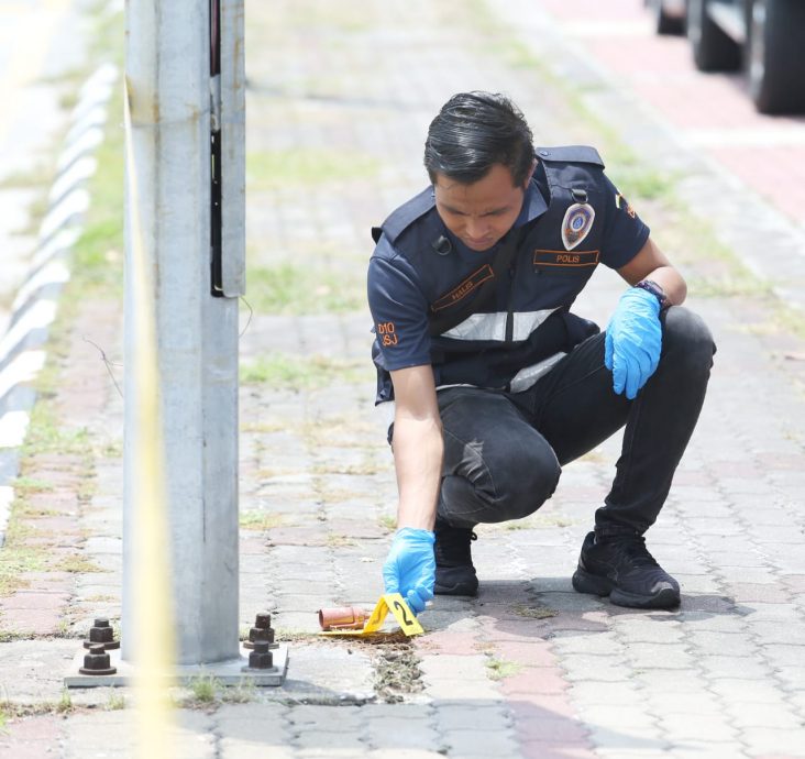 ★取代前稿/怡一商业大厦玻璃门现2小洞 霹总警长:疑是钢珠造成