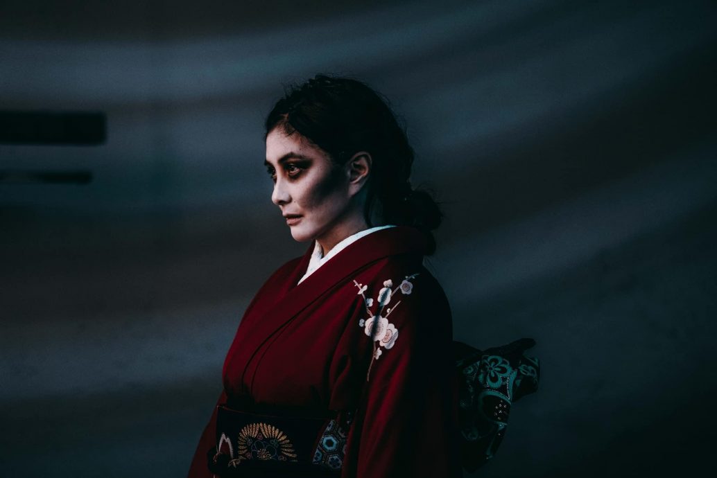 《怨泊》海报太惊吓禁发布 何超仪扬言上诉。