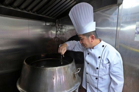 【与热为伍／02】200℃的“烤”验──高温煮炒，厨师如何化热为凉？