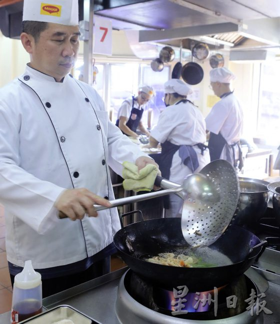 【与热为伍／02】200℃的“烤”验──高温煮炒，厨师如何化热为凉？