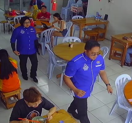 一对穿著如同警方制服的男女在爱极乐向商家筹款