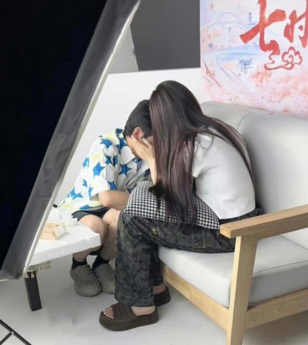 丁禹兮直播还原吻戏泄蜜 疑与杨超越戏假情真
