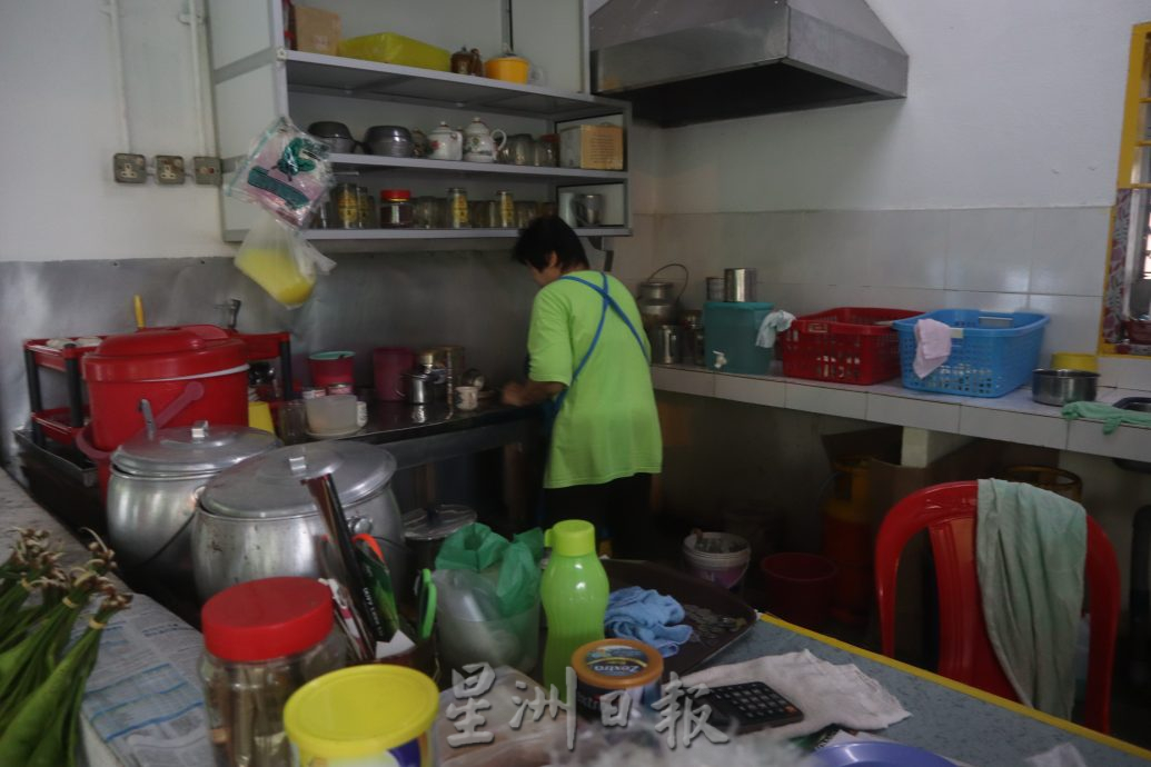 东01:我有话说:吉兰丹州水供问题有多严重?除了有居民试过连续3周断水外,话望生部分地区更是长达数年“间歇性供水”,即限时供水!