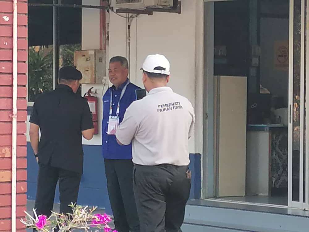 东/登州选/基惹、朱盖州席军警与家眷提前投票活动冷清。