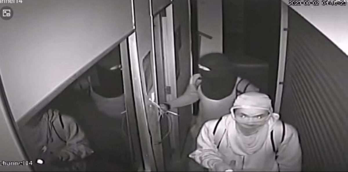 东:3携刀蒙面匪凌晨连环爆窃英迪拉马哥打工业区5工厂。