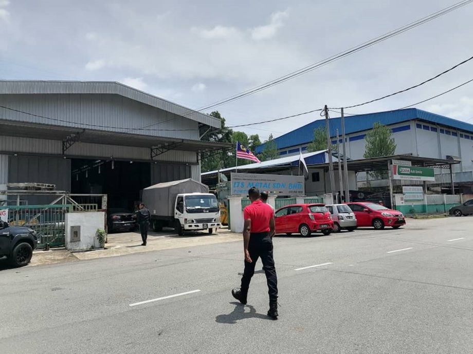 东:3携刀蒙面匪凌晨连环爆窃英迪拉马哥打工业区5工厂。