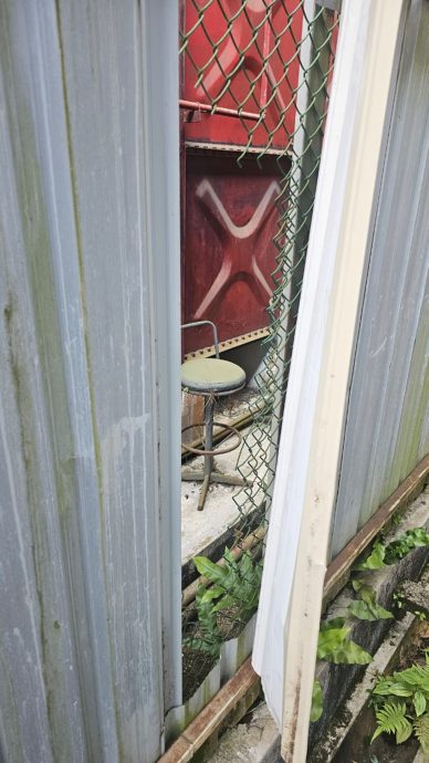 东:3携刀蒙面匪凌晨连环爆窃英迪拉马哥打工业区5工厂。