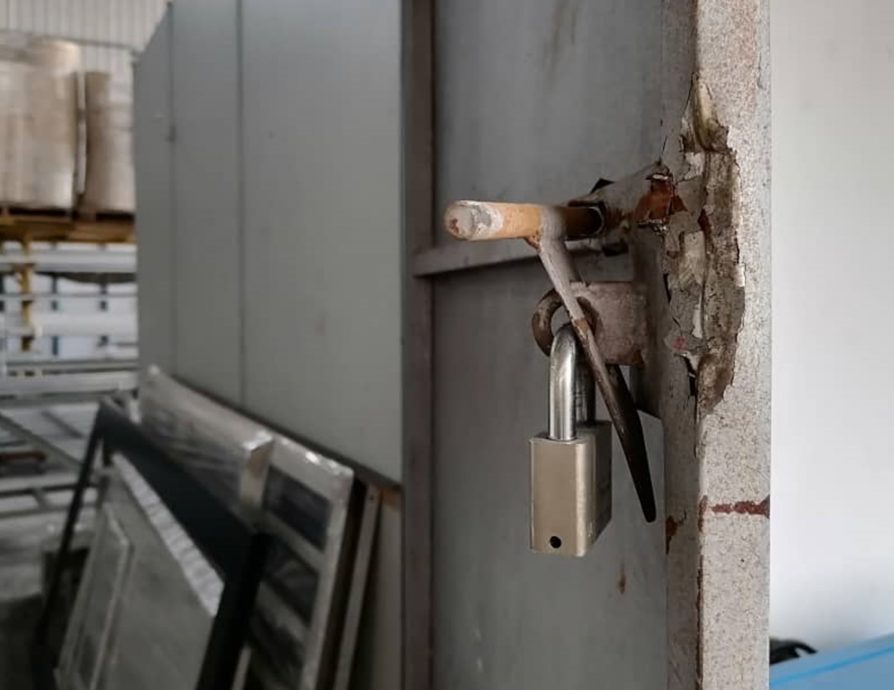 东:3携刀蒙面匪凌晨连环爆窃英迪拉马哥打工业区5工厂。