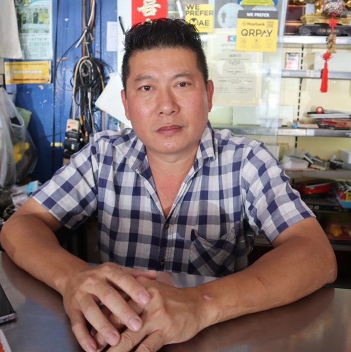 东:“精明停车系统”正式启用,关丹市民试用后感到满意。