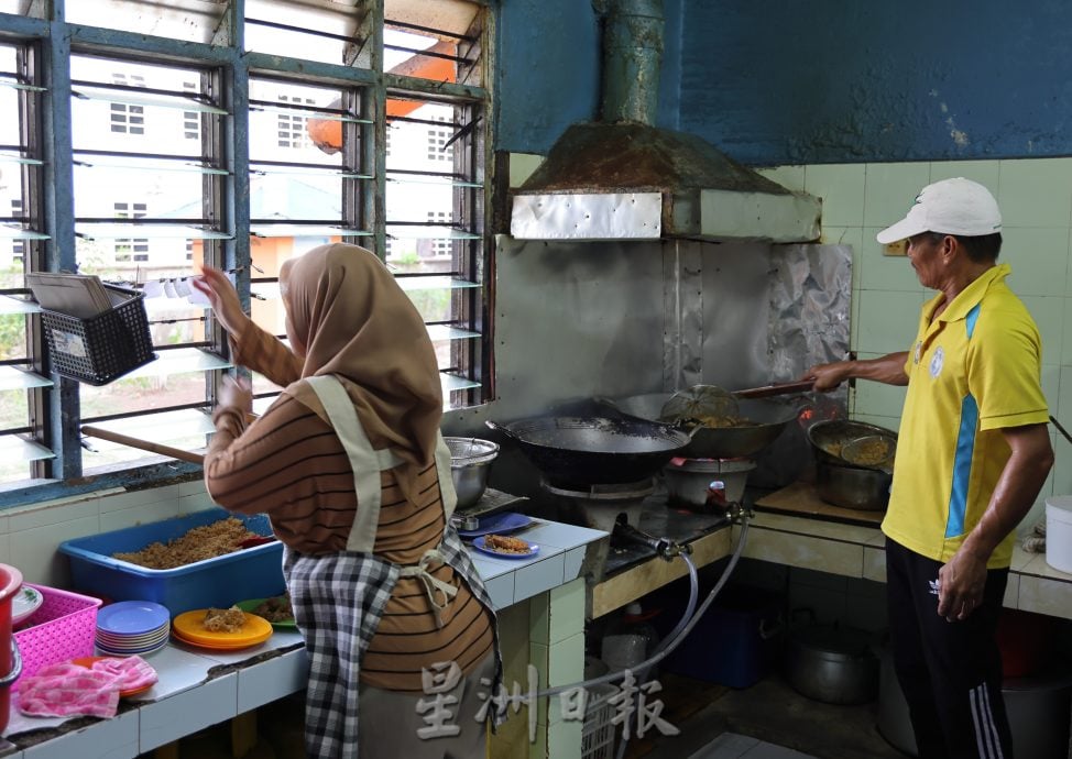 東:《歡迎光臨》海邊全部食店都在賣ICT