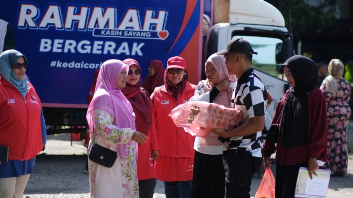 东:《黑白讲》脸书针对丹州水供问题进行民调,希盟哥打拉玛候选人哈菲莎医生也进去留言,表示民调结果显示,水供问题很严重。