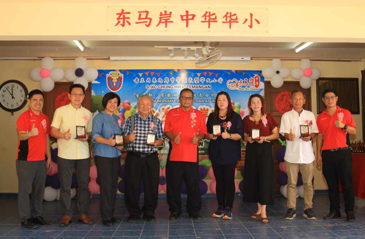东:东马岸中华小学举办“心系东马岸”植树活动及义卖会,以筹募学生福利及活动基金,成功突破目标,筹得16万令吉!