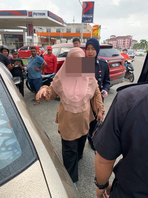 东:妇女掠夺直凉金铺的项链
