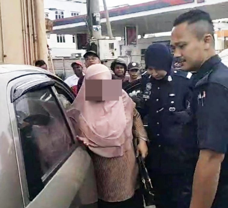 东:妇女掠夺直凉金铺的项链