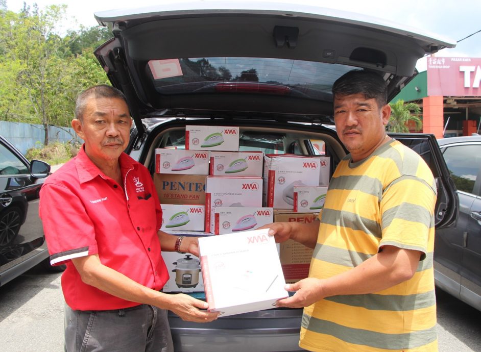 东:文达华小《星洲情义嘉年华会》,首批热心人士捐献金钱物资