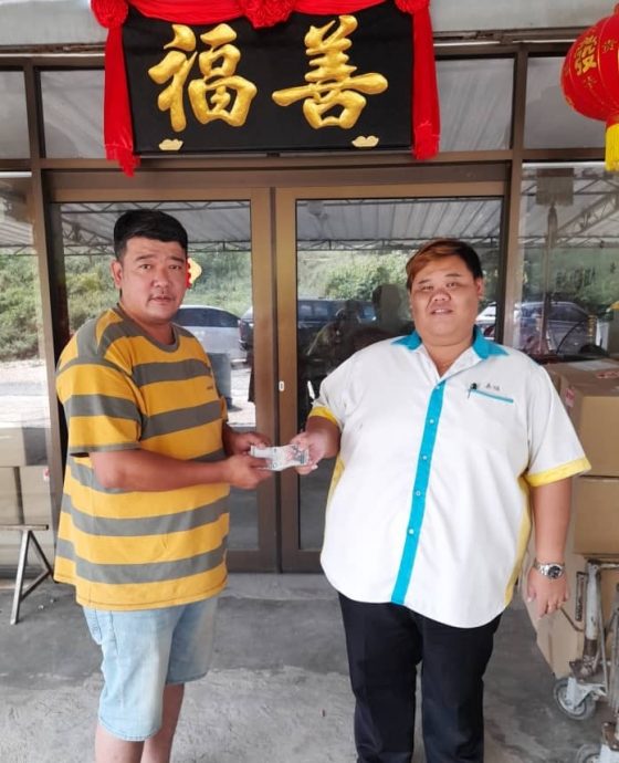 东:文达华小《星洲情义嘉年华会》,首批热心人士捐献金钱物资