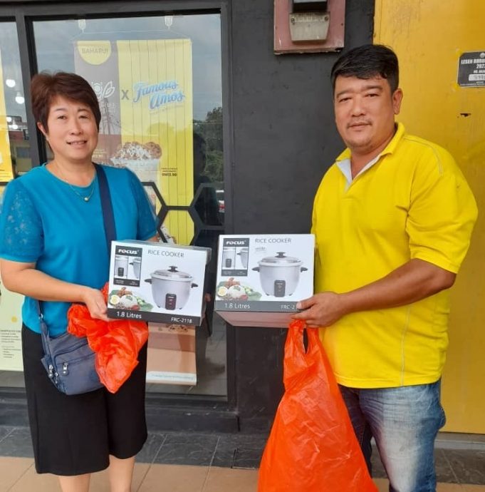 东：文达华小情义嘉年华再获4名商家报效电子产品