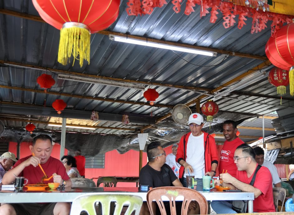 东：早市成为候选人拜票热点