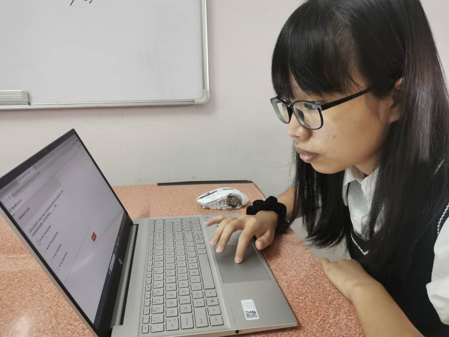 东:本报活动,请配相关LOGO:第22届星洲中学生时事问答比赛决赛今日举行