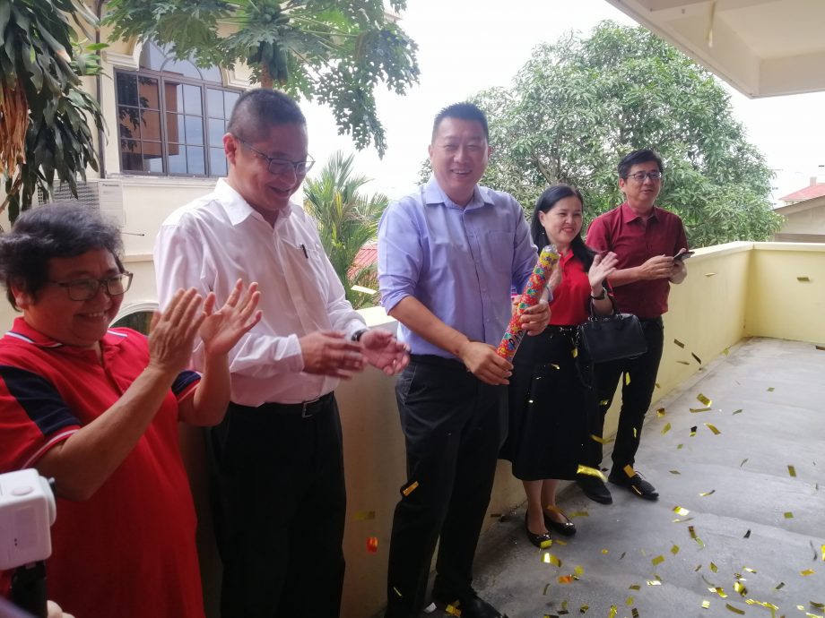 东：经过数个月的策划和筹备，哥市中华小学配合教育部TVPSS计划所创设的录音室，今日正式启用。