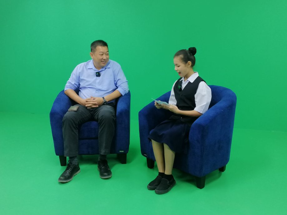 东:经过数个月的策划和筹备,哥市中华小学配合教育部TVPSS计划所创设的录音室,今日正式启用。