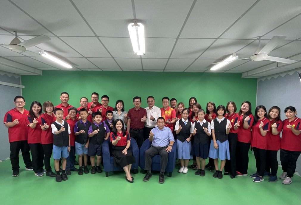 东:经过数个月的策划和筹备,哥市中华小学配合教育部TVPSS计划所创设的录音室,今日正式启用。