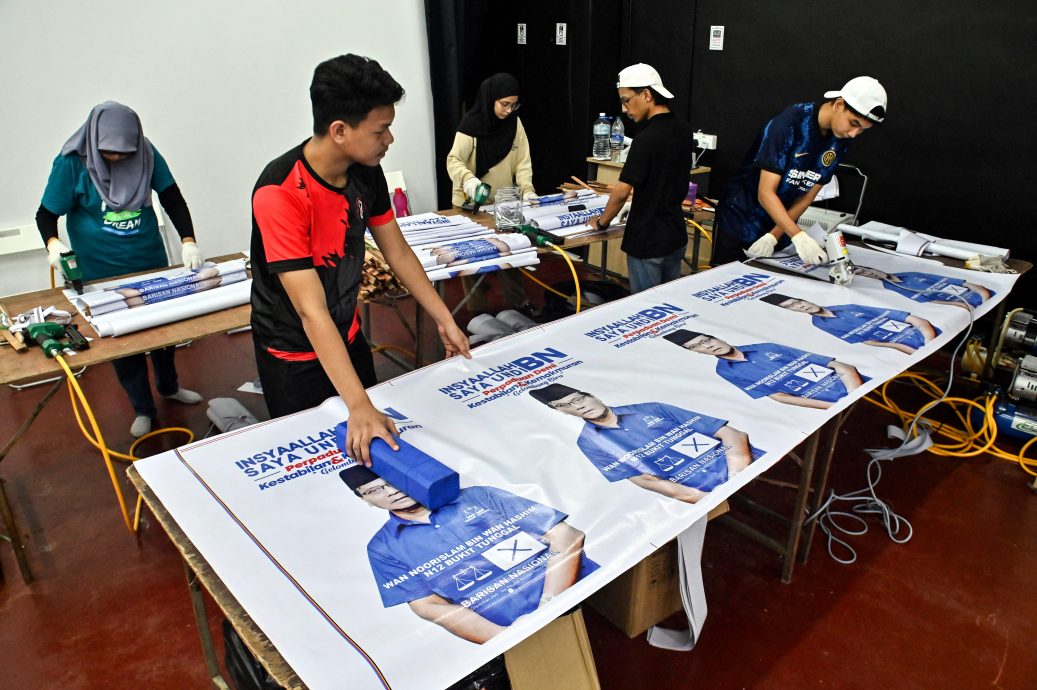 东:马不停蹄赶制候选人竞选海报