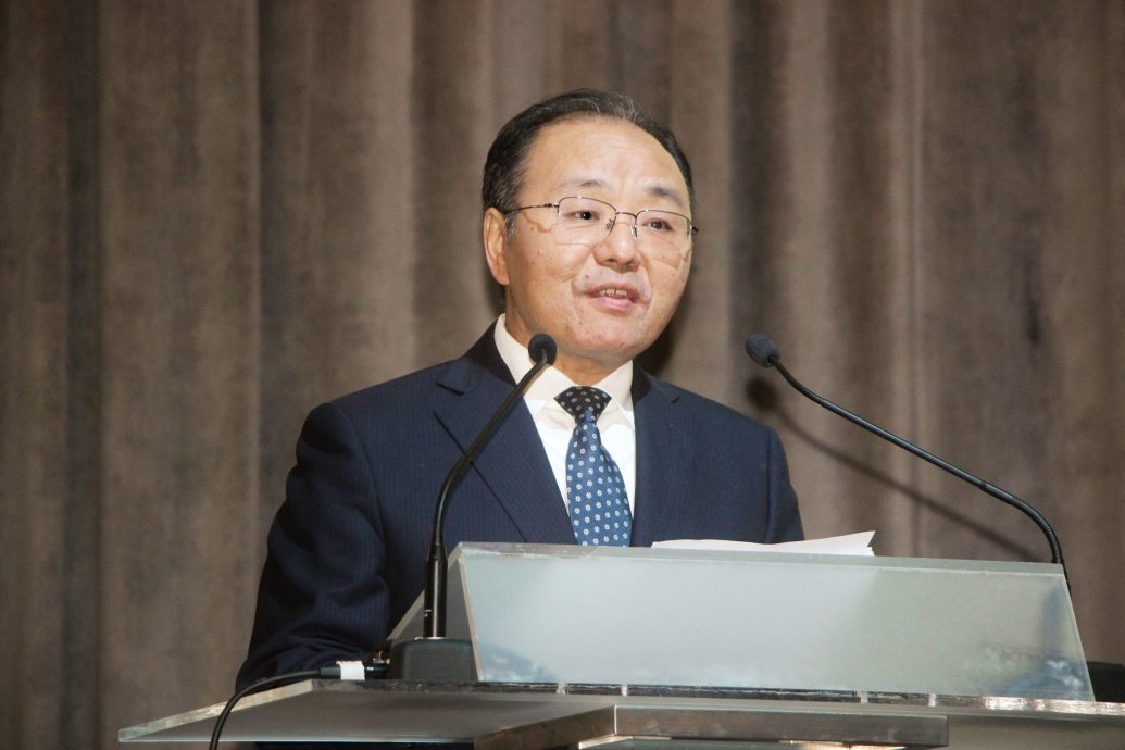 中国驻马来西亚大使欧阳玉靖表示,中国穆斯林和华人穆斯林可为全球和平、繁荣与团结作出努力。为此,他提出3项建议,包括邀请华人穆斯林扮演友谊桥梁角色,促进所在国家与中国之间情谊。