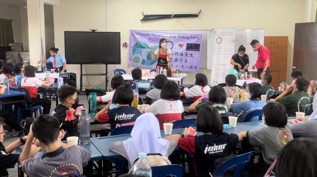 **交大都会**有故事的人(8月22日登):黄艺云推广回锅油制成家庭用皂
