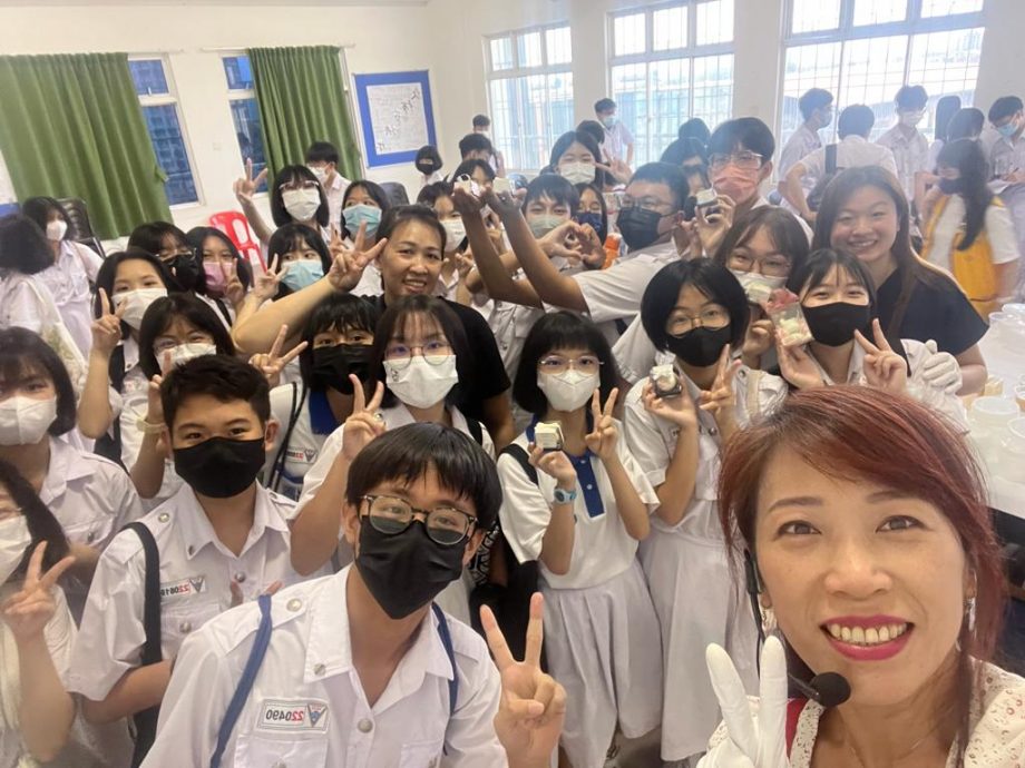 **交大都会**有故事的人(8月22日登):黄艺云推广回锅油制成家庭用皂