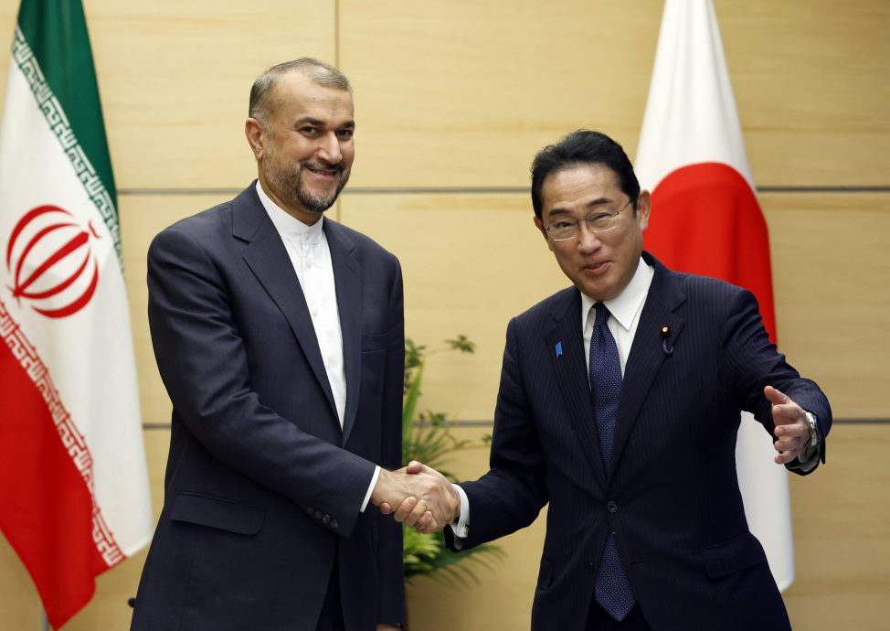 伊朗外长罕见访问日本