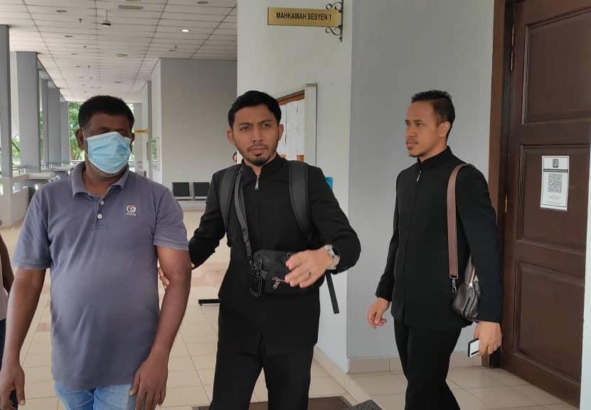 供星洲网／受贿让学员考车“包过关”，教车员不认罪