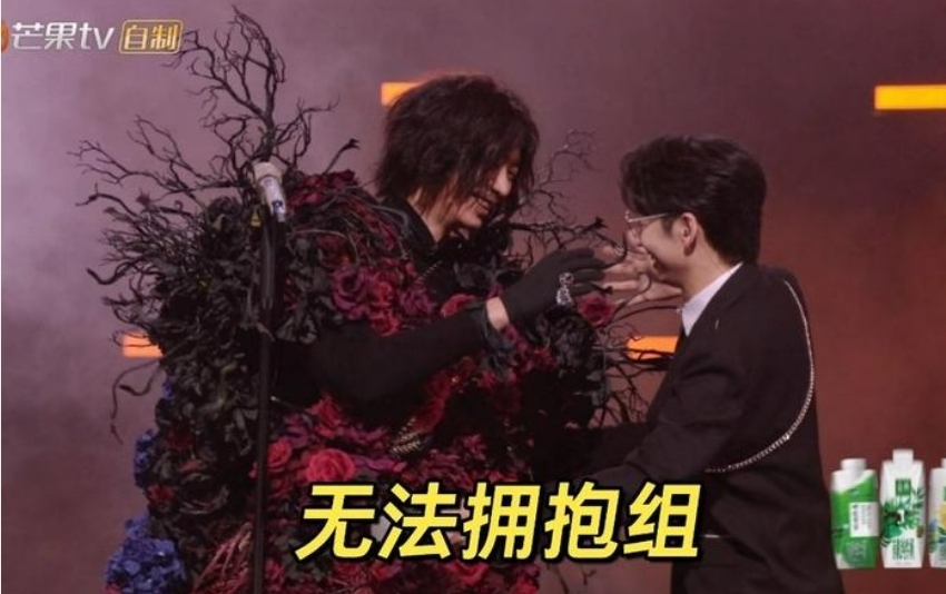 信唱《对你爱不完》面目全非 林志颖笑出囧脸