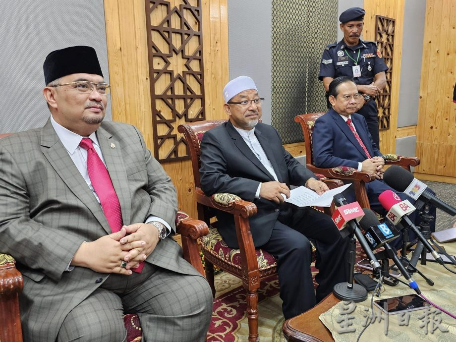 丹新大臣“打卡”上班