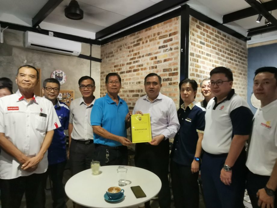 交通部长陆兆福承诺将在6州州选之后，协助登州10所华小及唯一国民型中学解决他们所面对的经费问题。