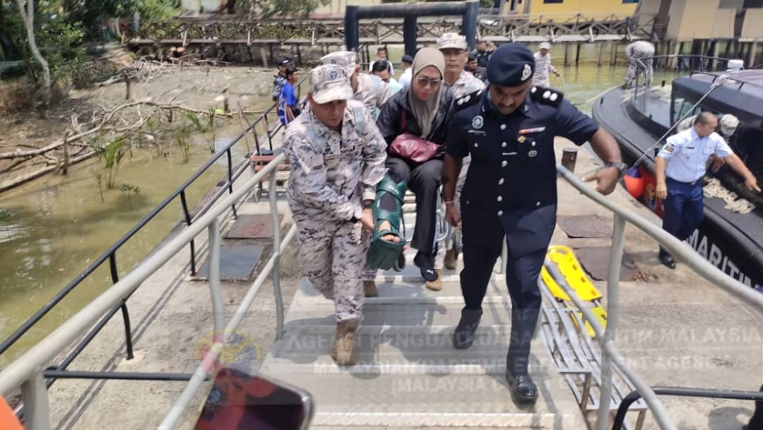 全国：文告：客船爆炸造成10人受伤