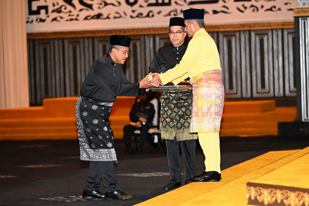 登州大臣拿督斯里阿末山苏里指出,他第二度出任登州大臣,必须带着州政府“这辆车”从上届执政时一档(gear 1)直接转换至三档(gear 3)快速前进,以面对更多艰巨的任务及挑战。