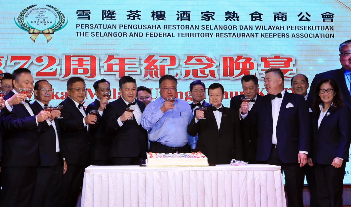 副文－大都会：张庆信出席雪隆茶楼酒家熟食商公会晚宴／3图