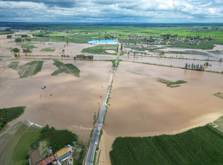 北京维持红色警报 水淹华北至少30死
