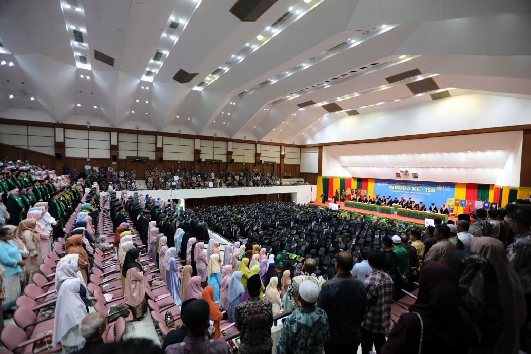 印尼亚齐省下令 男女在公共场所和车内须分开