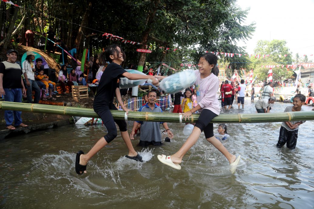 印尼独立78周年 社区办趣味比赛 人民乐翻天