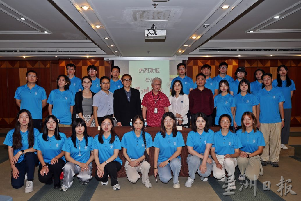 厦门大学师生到本报拜访