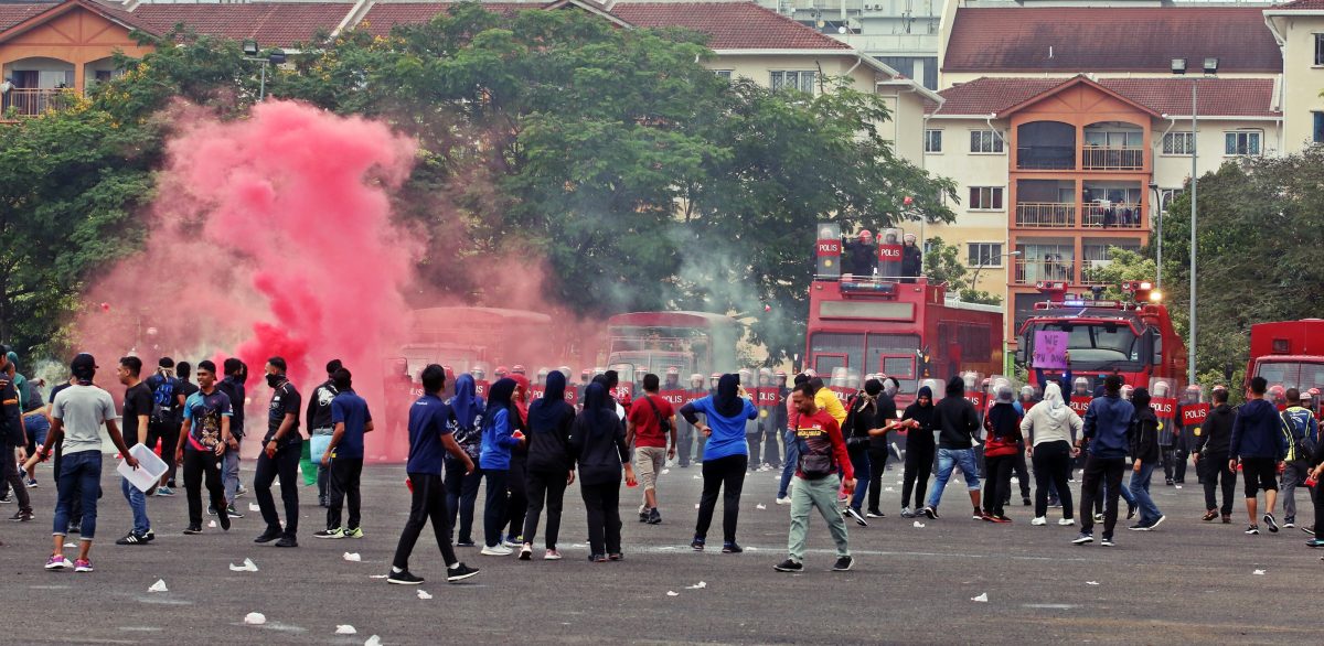 参与骑乘训练正式毕业·30骑警“骑马镇暴”英姿飒爽