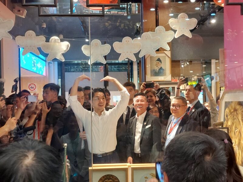 台北市市长蒋万安上海豫园品尝宁波汤团