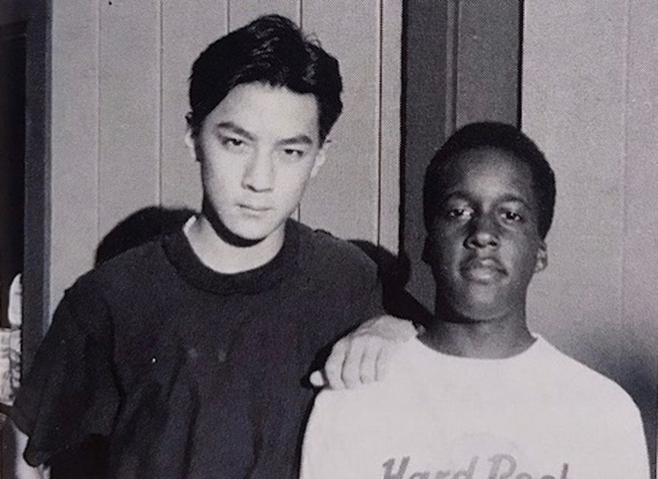 吴彦祖晒高中帅照 冯德伦吐槽:你穿垃圾袋?