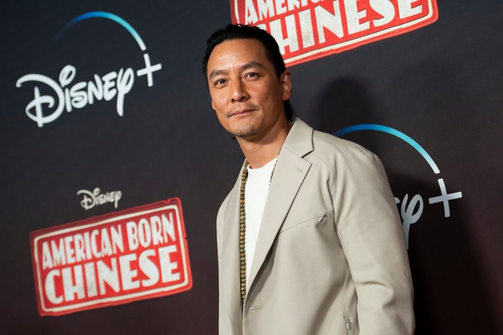 吴彦祖晒高中帅照 冯德伦吐槽:你穿垃圾袋?