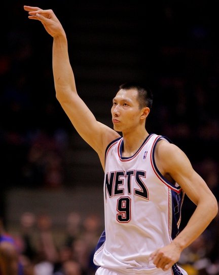 告别21年职篮生涯 易建联宣布退役