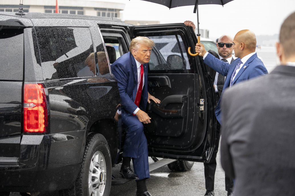 四个月内第三次“被捕”!特朗普出庭拒绝认罪