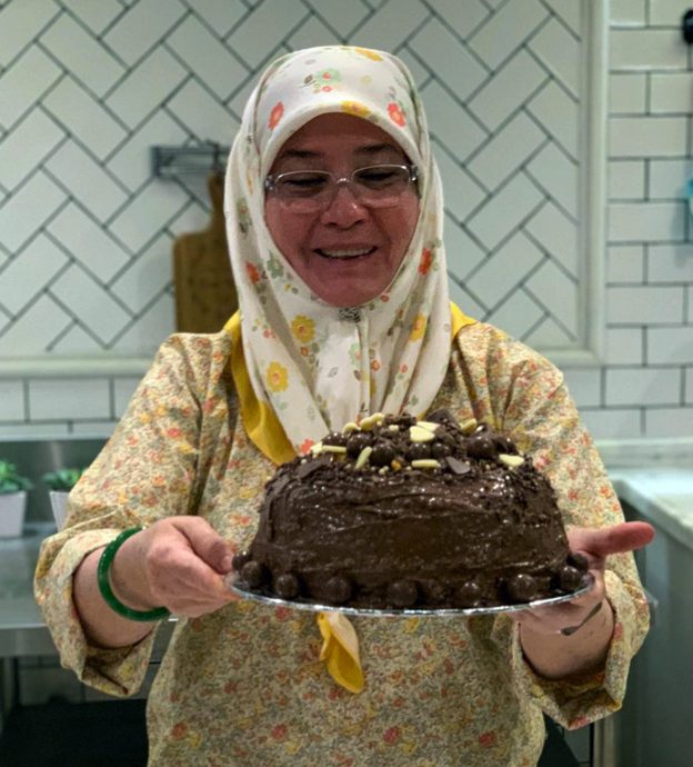 国家元首公开“放闪” UiTM届毕业典礼为元首后献上生日祝福