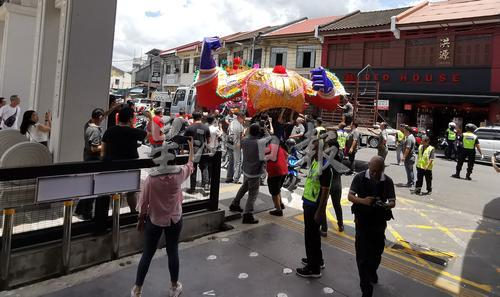 大山脚埠众盂兰胜会庆典大士爷金身组装